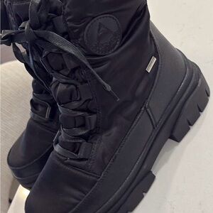 Women's Black Insulated Winter Boots